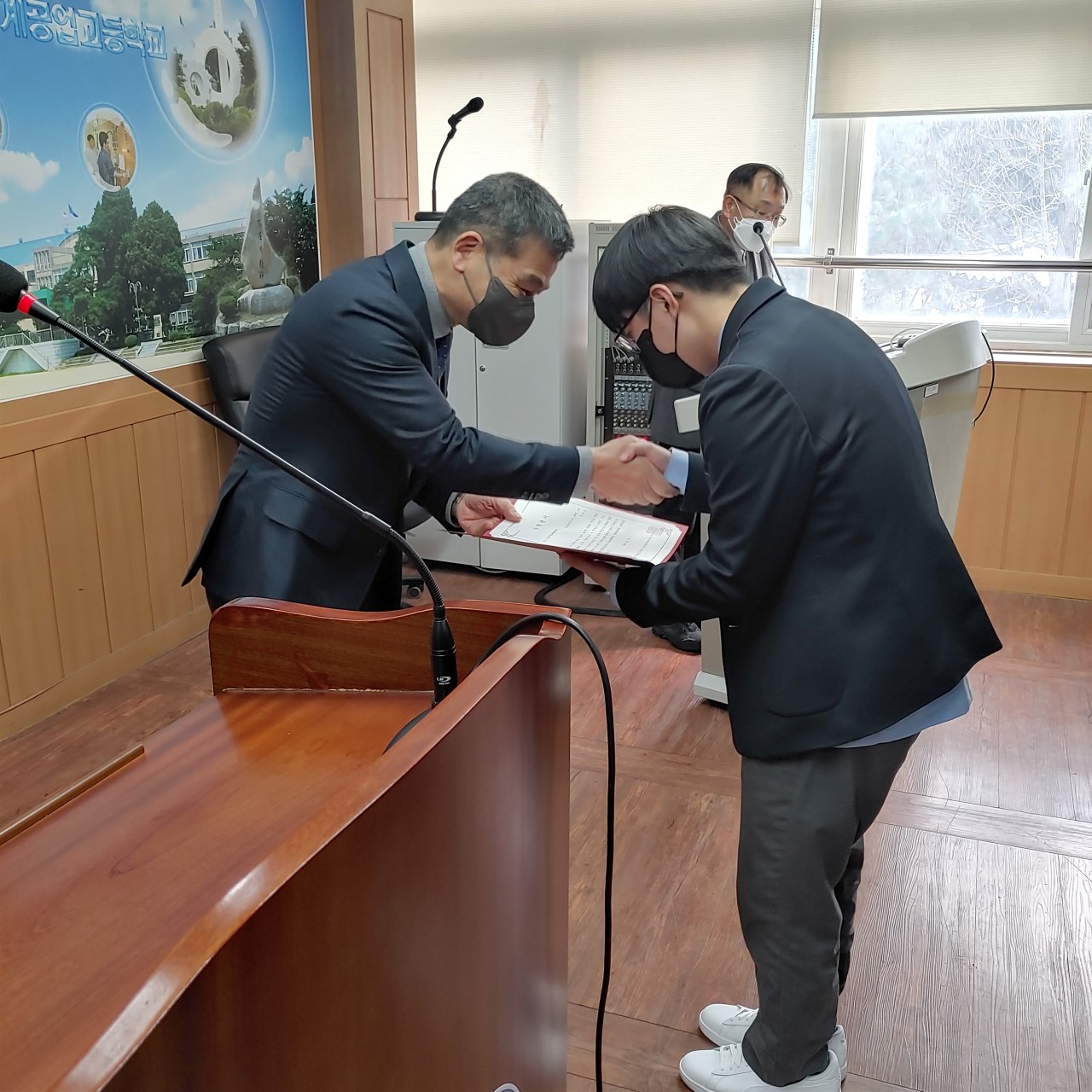 (재)인천기계공고동문장학회 임원-전체 사진-47590118837.jpg