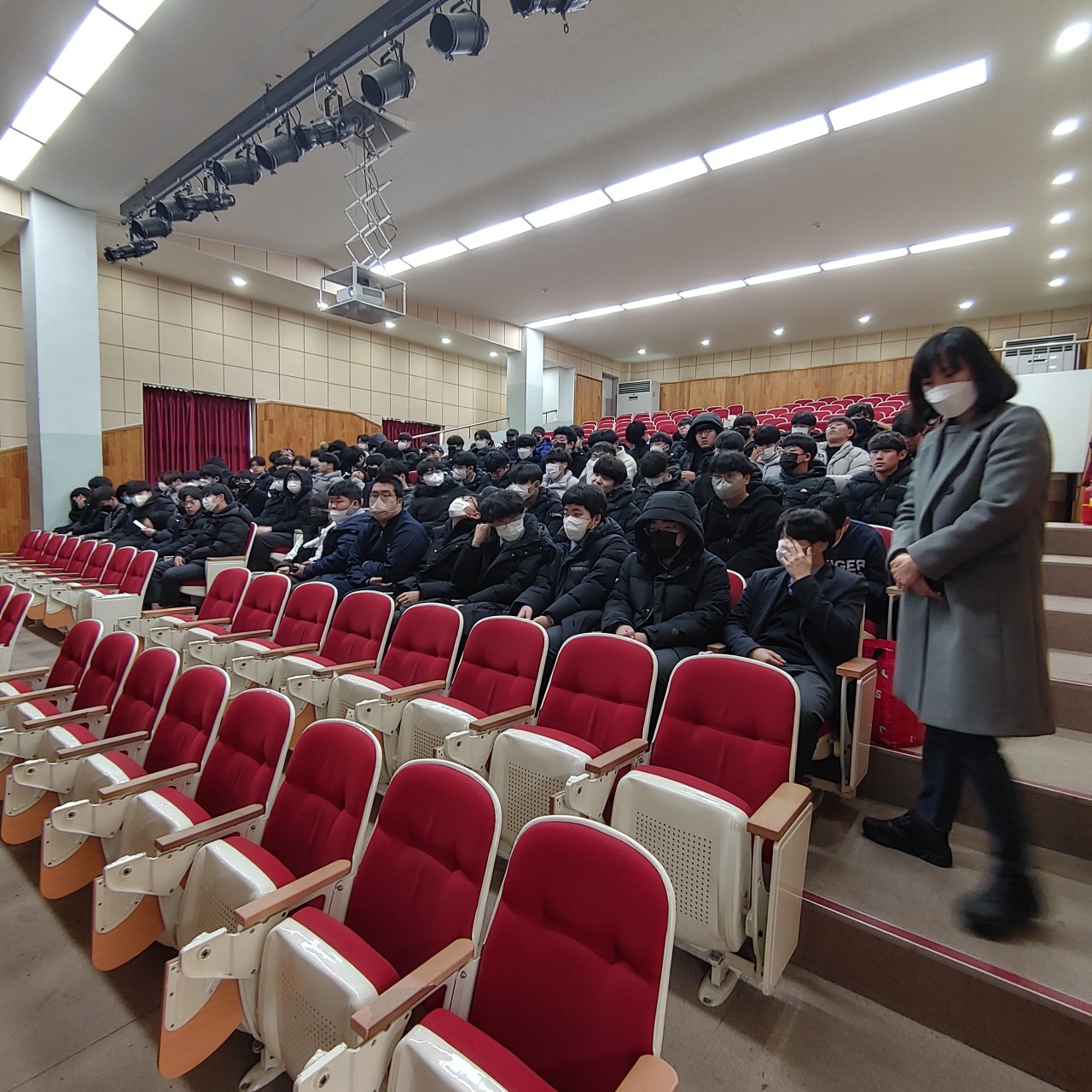 (재)인천기계공고동문장학회 임원-전체 사진-48211003820.jpg