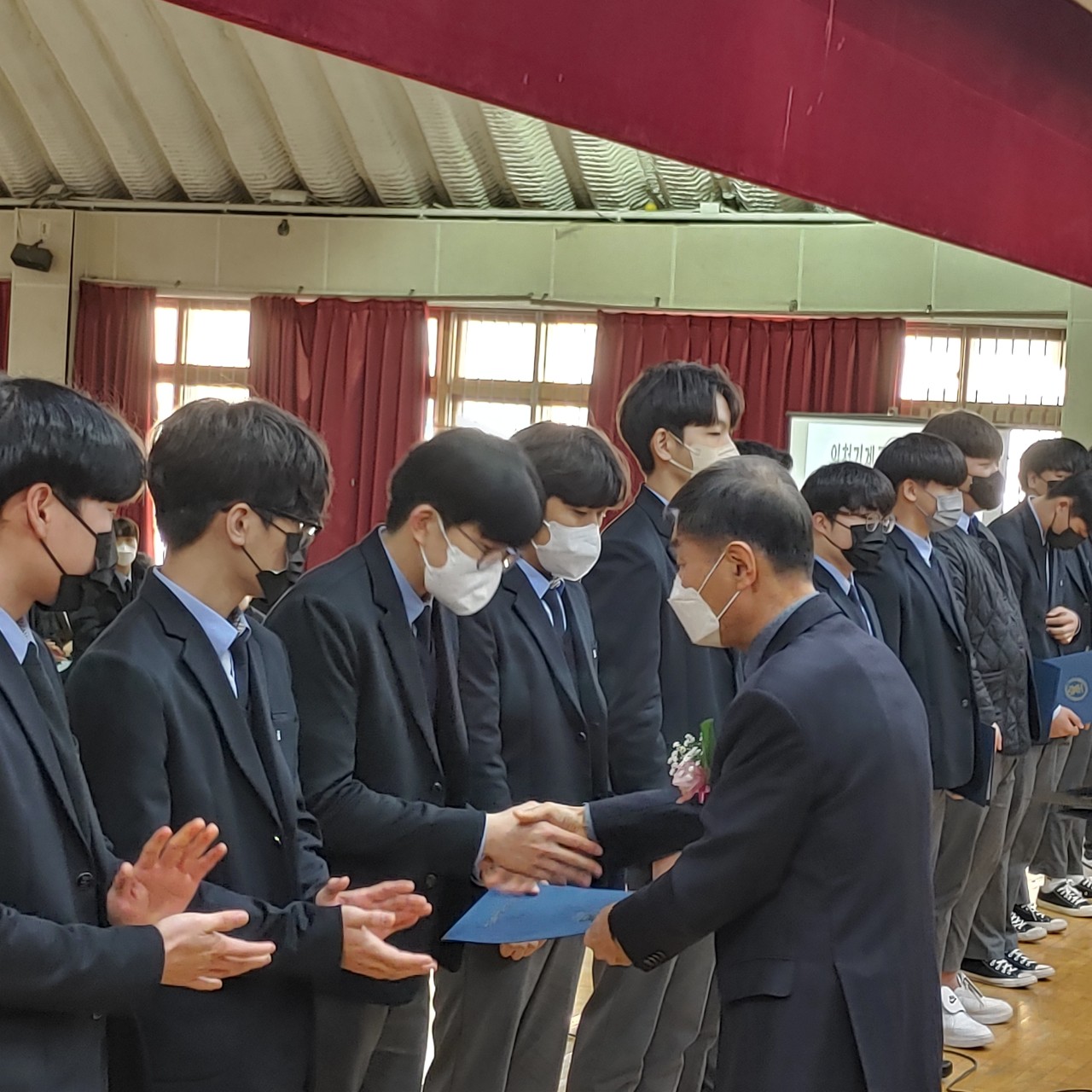 (재)인천기계공고동문장학회 임원-전체 사진-48211016790.jpg