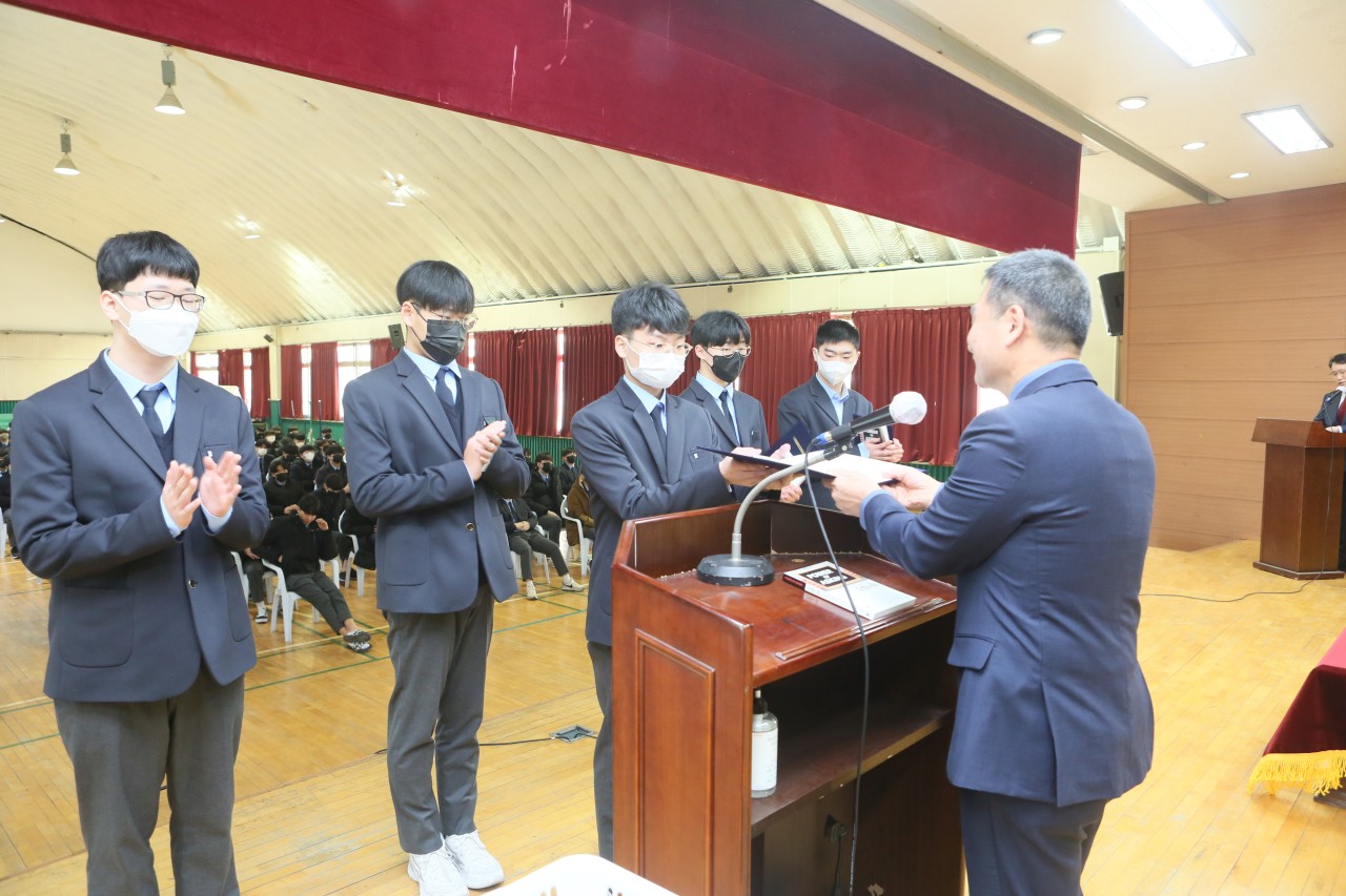 (재)인천기계공고동문장학회 임원-전체 사진-49602697596.jpg