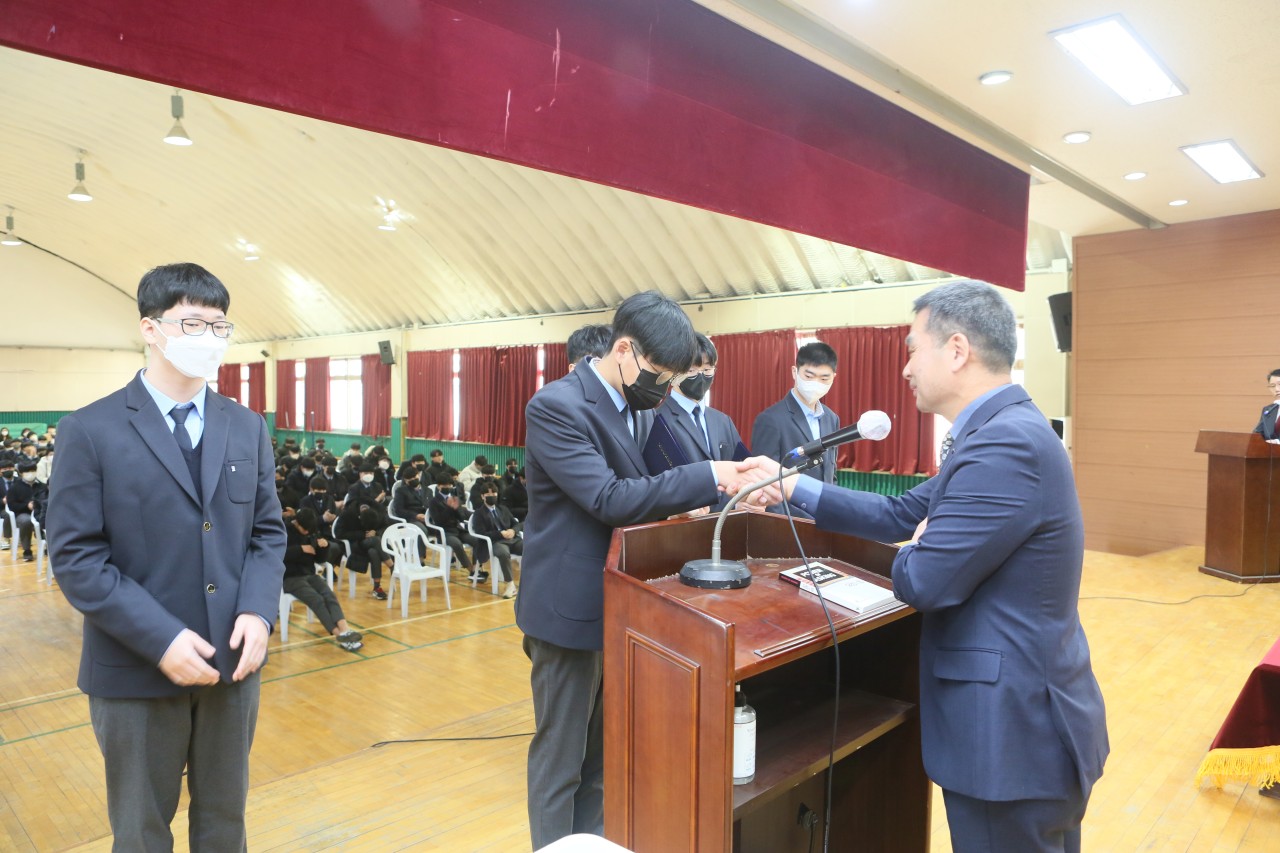 (재)인천기계공고동문장학회 임원-전체 사진-49602697598.jpg