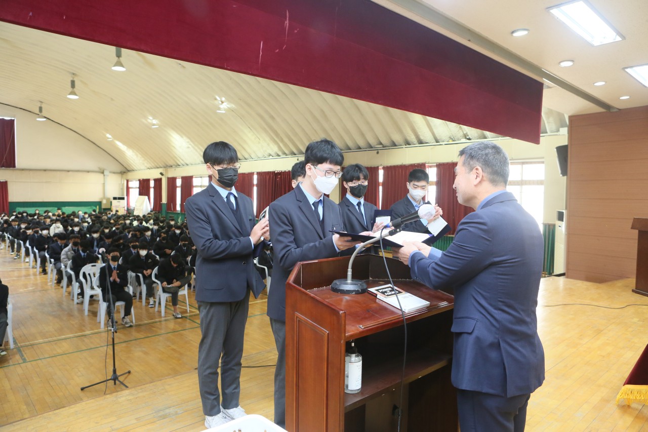 (재)인천기계공고동문장학회 임원-전체 사진-49602697599.jpg