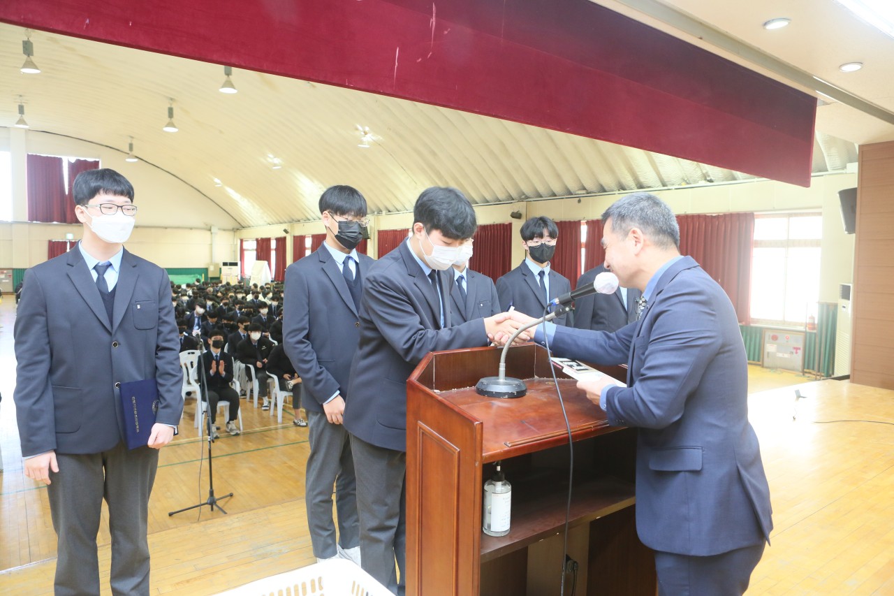 (재)인천기계공고동문장학회 임원-전체 사진-49602697600.jpg