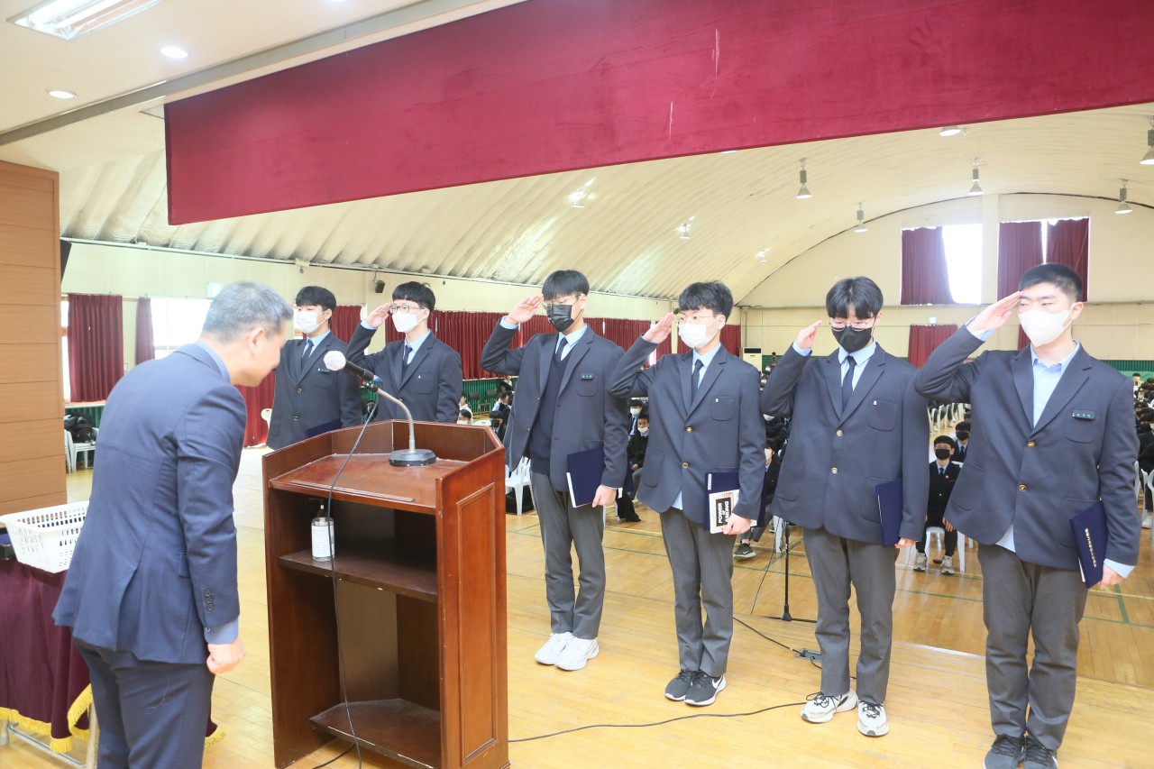 (재)인천기계공고동문장학회 임원-전체 사진-49602697601.jpg