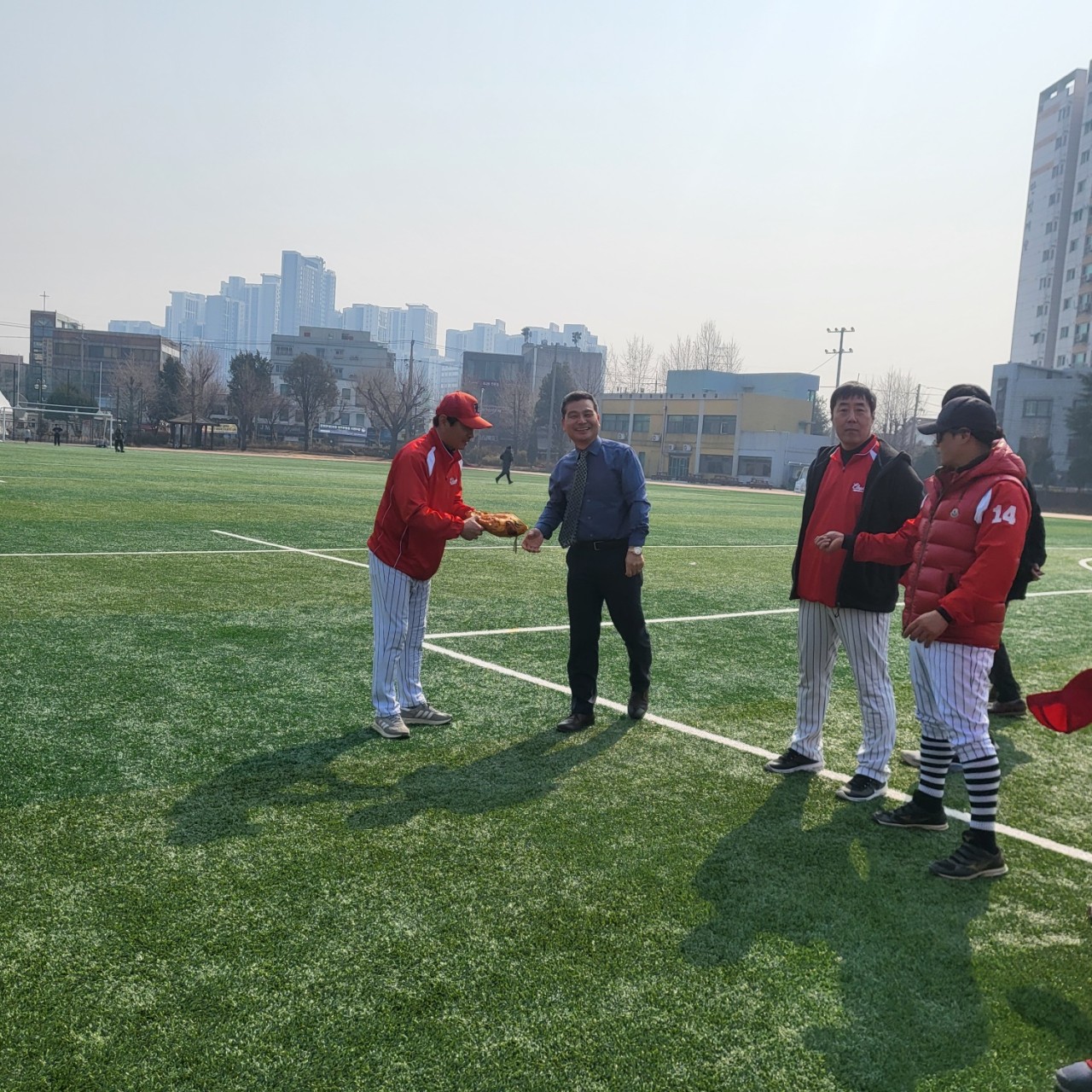 (재)인천기계공고동문장학회 임원-전체 사진-49603284359.jpg