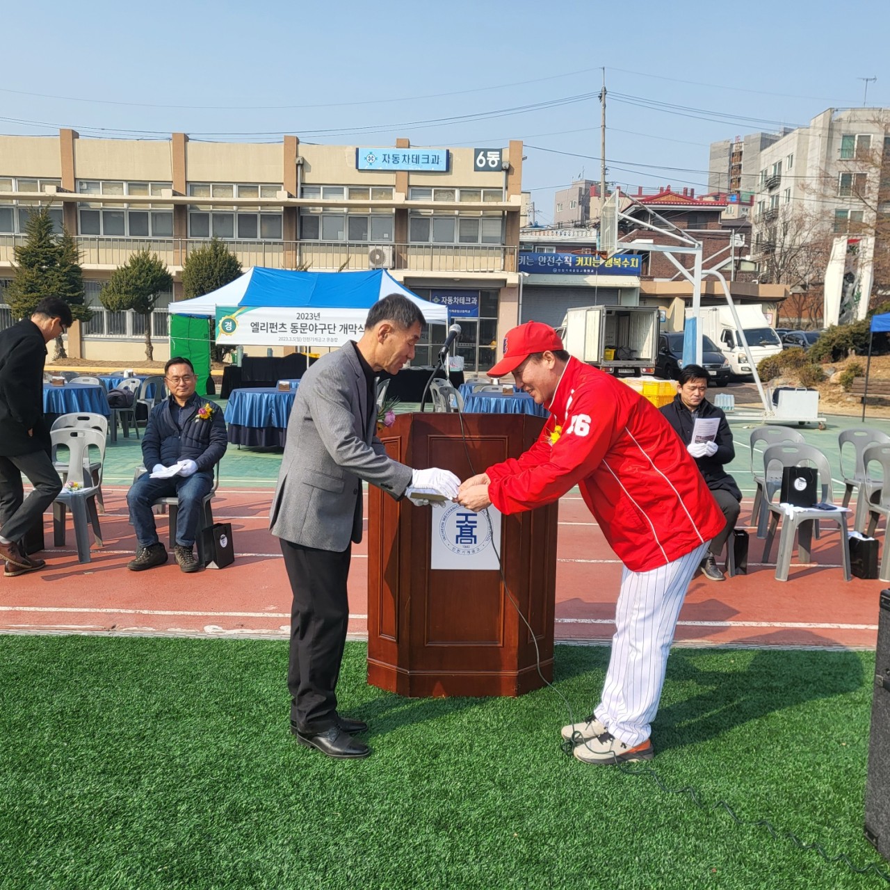 (재)인천기계공고동문장학회 임원-전체 사진-49603284367.jpg