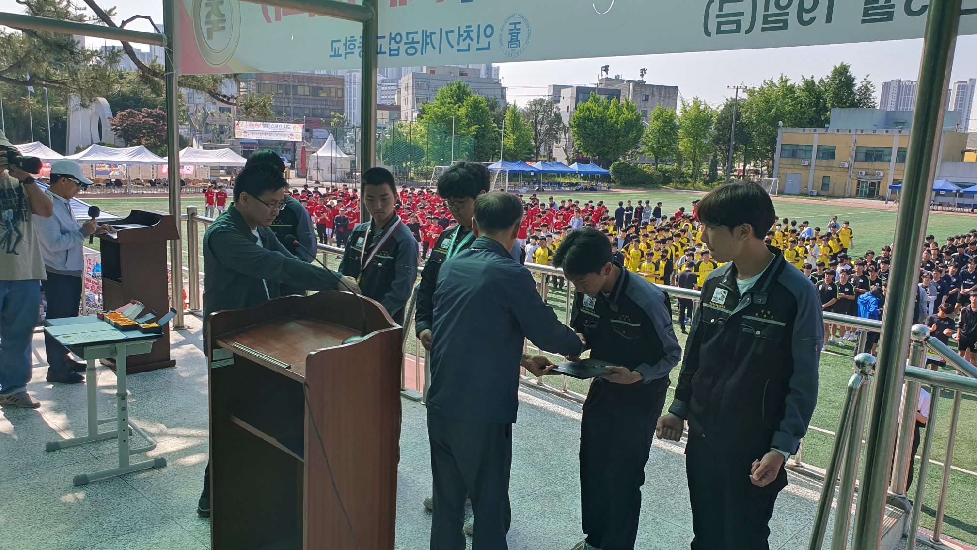 (재)인천기계공고동문장학회 임원-전체 사진-51292636117.jpg