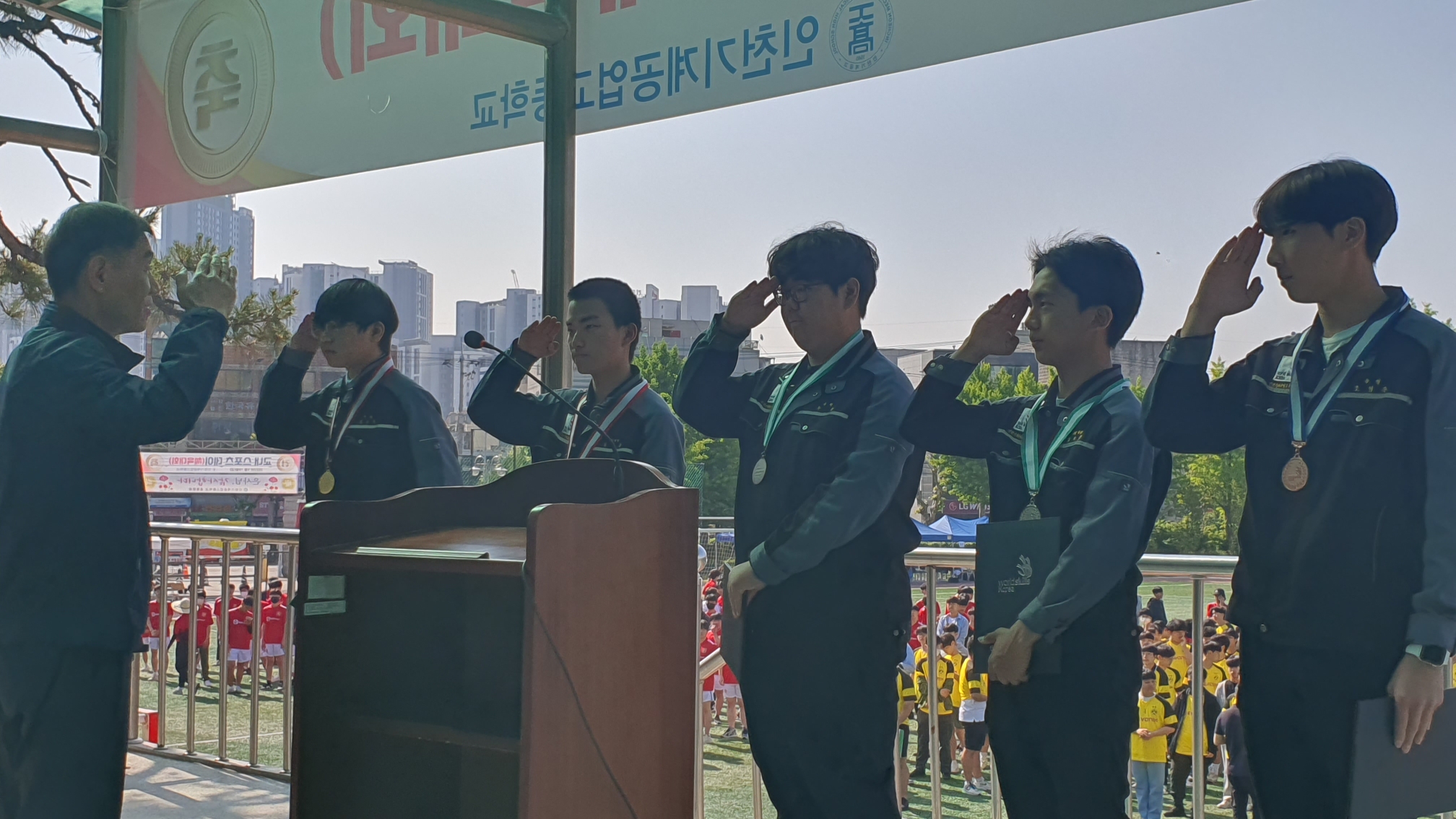 (재)인천기계공고동문장학회 임원-전체 사진-51292636118.jpg