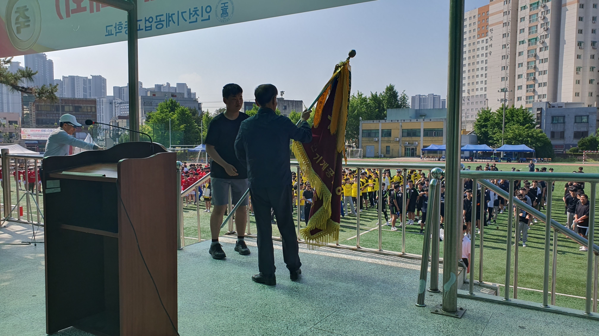 (재)인천기계공고동문장학회 임원-전체 사진-51292636122.jpg