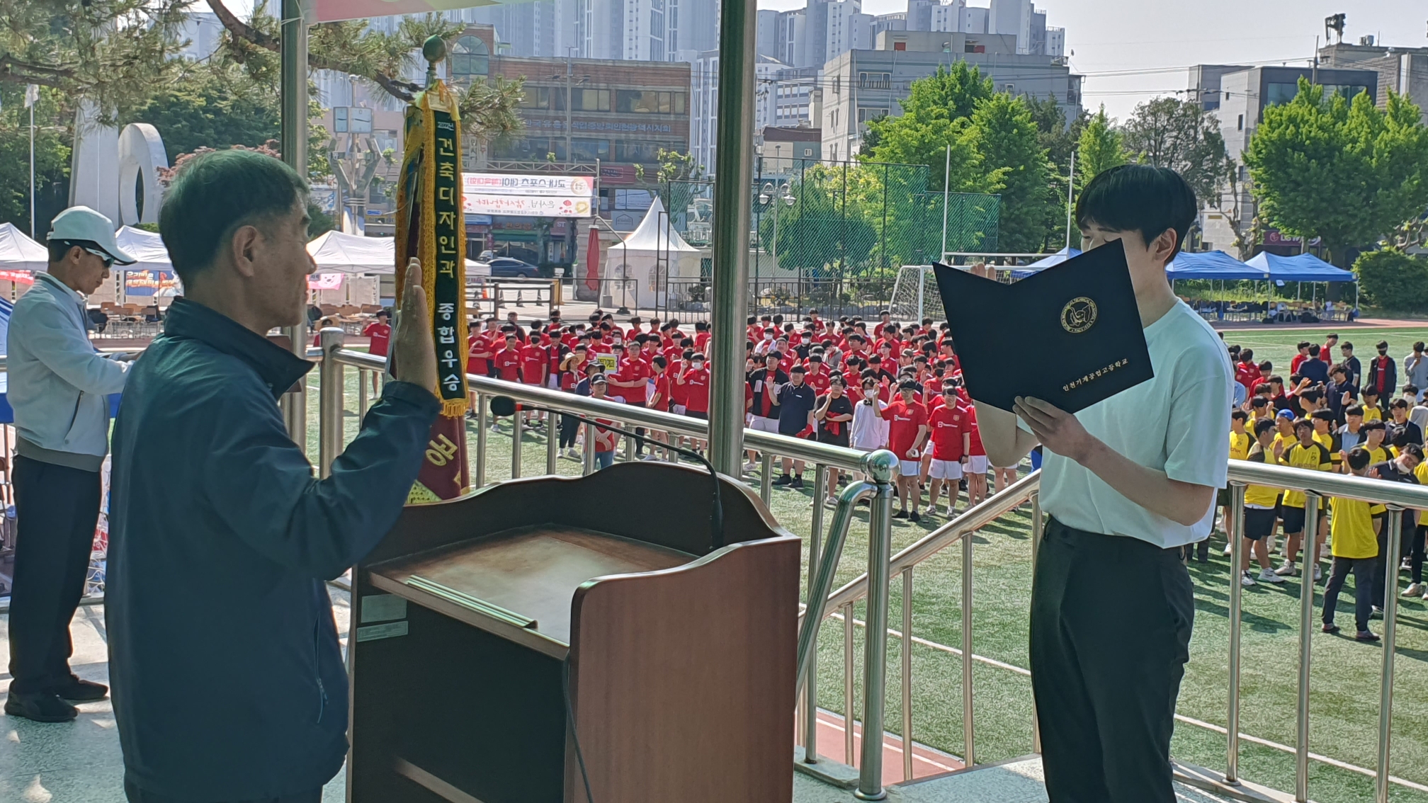 (재)인천기계공고동문장학회 임원-전체 사진-51292636123.jpg
