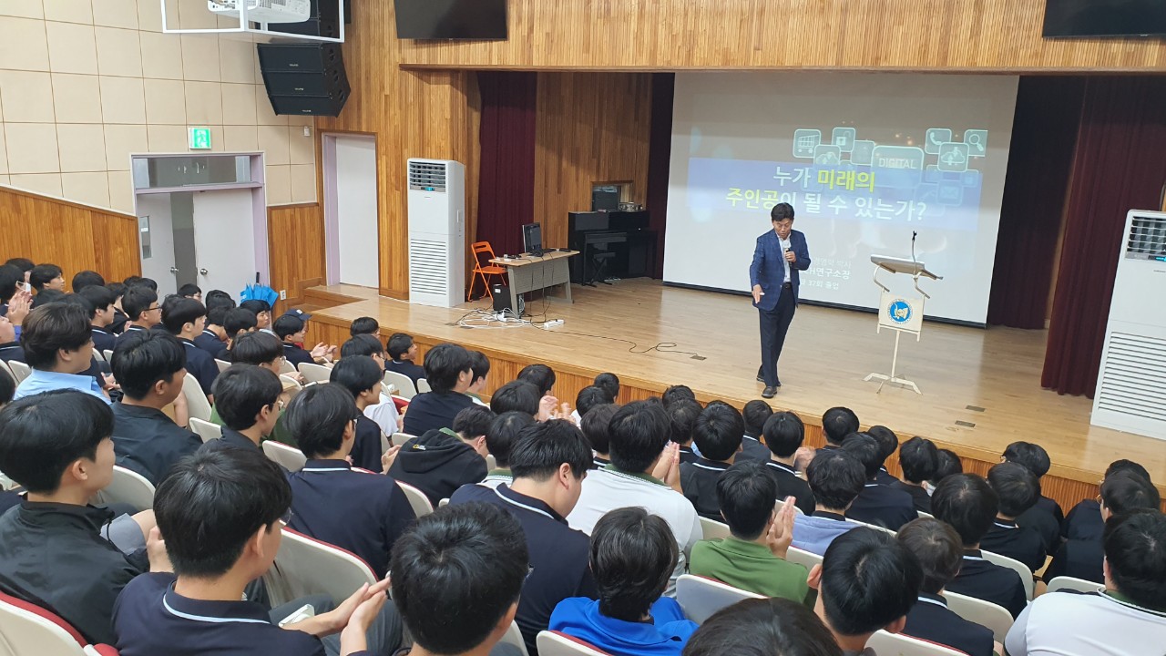 (재)인천기계공고동문장학회 임원-전체 사진-52520991569.jpg