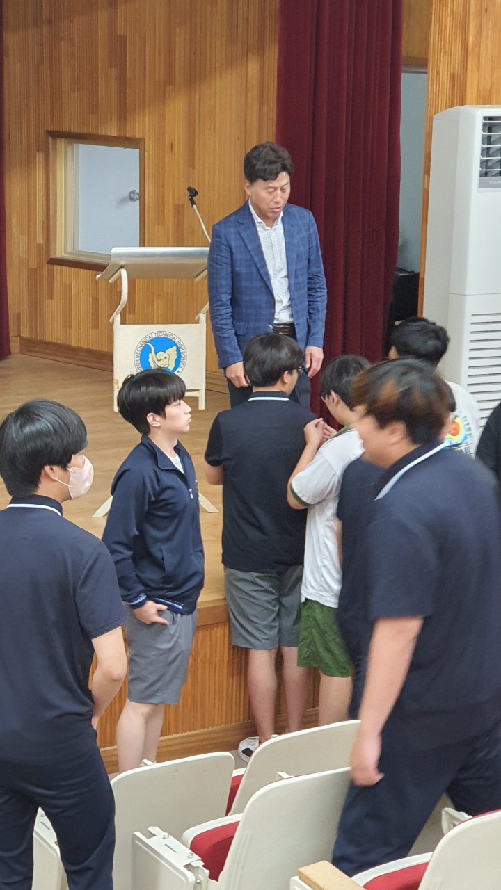 (재)인천기계공고동문장학회 임원-전체 사진-52520991570.jpg
