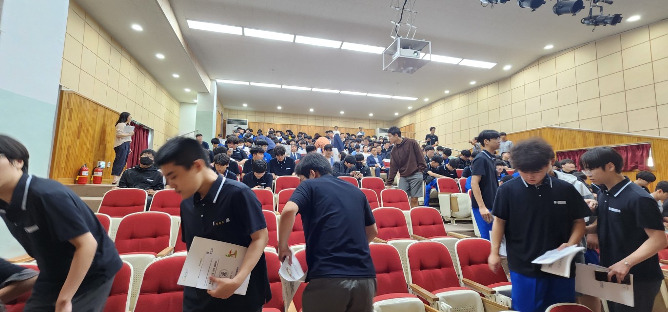 (재)인천기계공고동문장학회 임원-전체 사진-61104186691.jpg