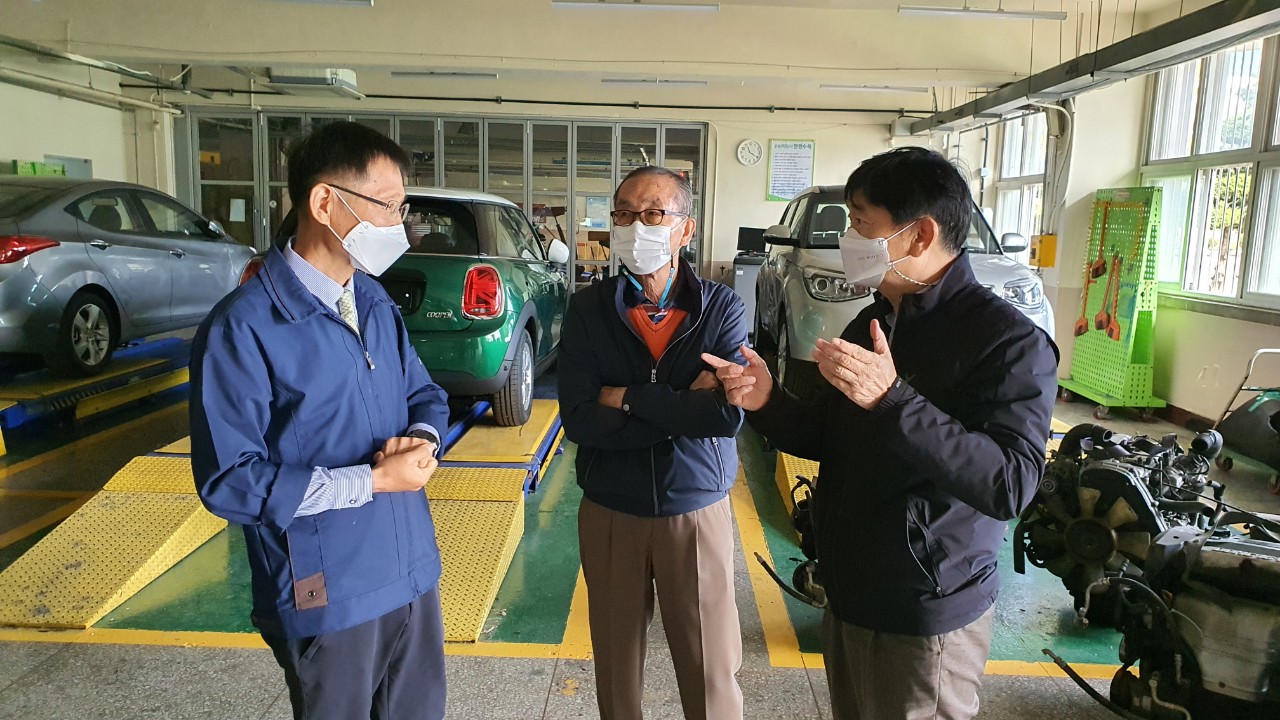 (재)인천기계공고동문장학회 임원-전체 사진-23941874263.jpg